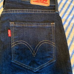 Woman’s size 4 Levi jeans.